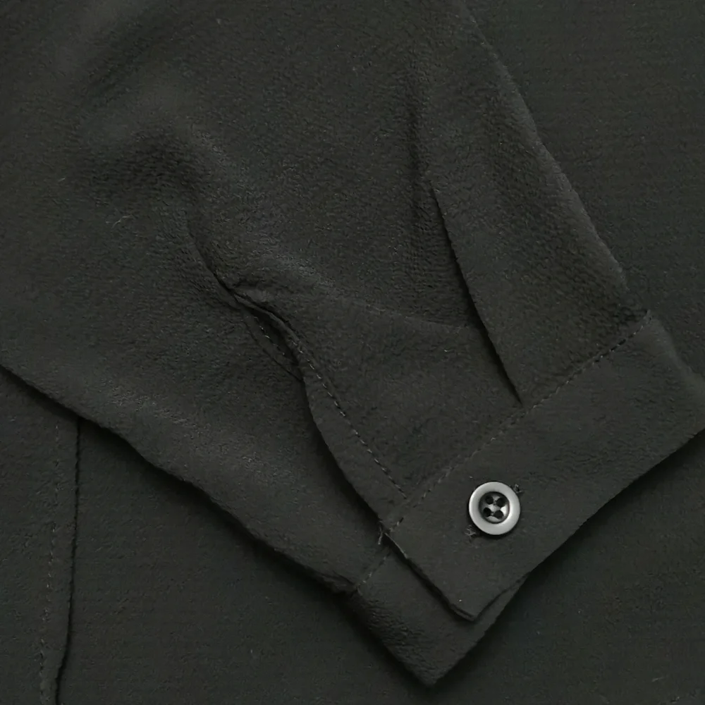 Long sleeves dress shirt. Ptp:20" L: 26". - Picture 5 of 5